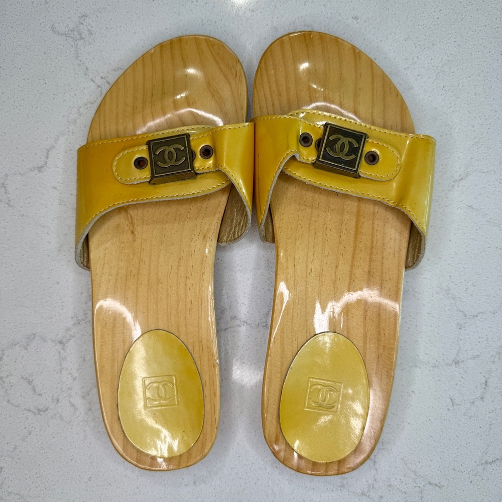Authentic CHANEL wooden clogs, woman size EU38 in buttermilk yellow leather